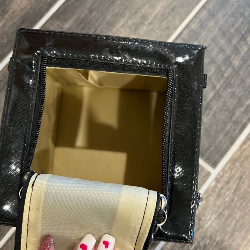 Purse - Picture 3 of 4